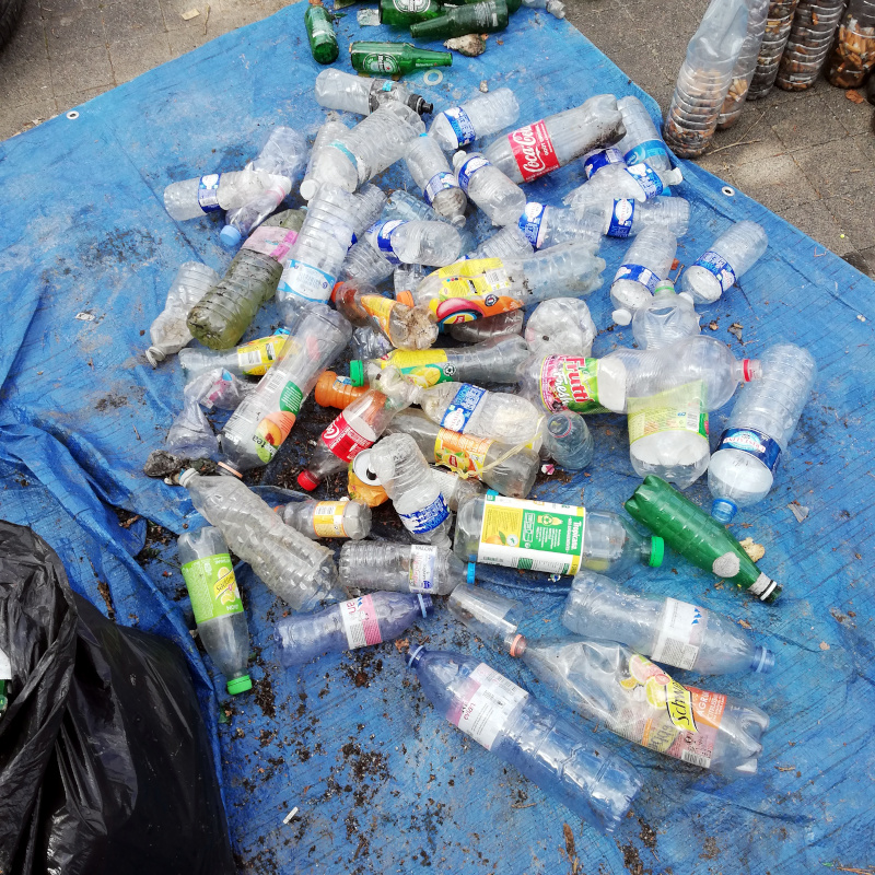 WCUD22 Thyez bouteilles plastiques 800 - RETOUR sur le World CleanUp Day 22 - Hopika - Le guide des sorties eco-friendly sur les 2 Savoie et aux alentours